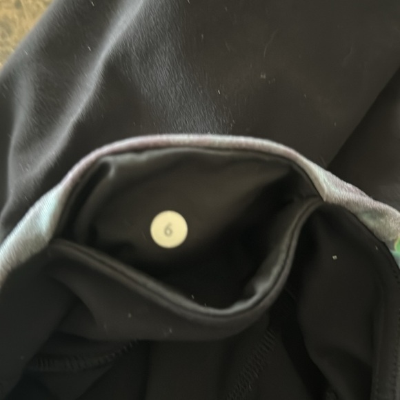 Lululemon Crops Size 6🥰🥰 - Picture 4 of 4